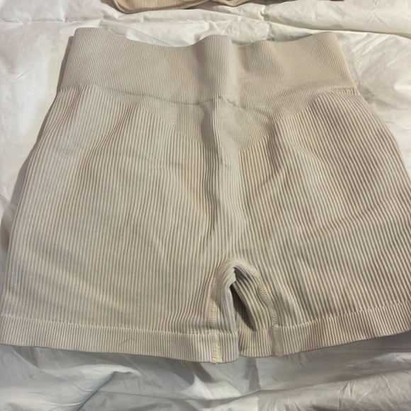 NovaSport Beige Ribbed Two-Piece gym step. Like new. - Picture 4 of 5